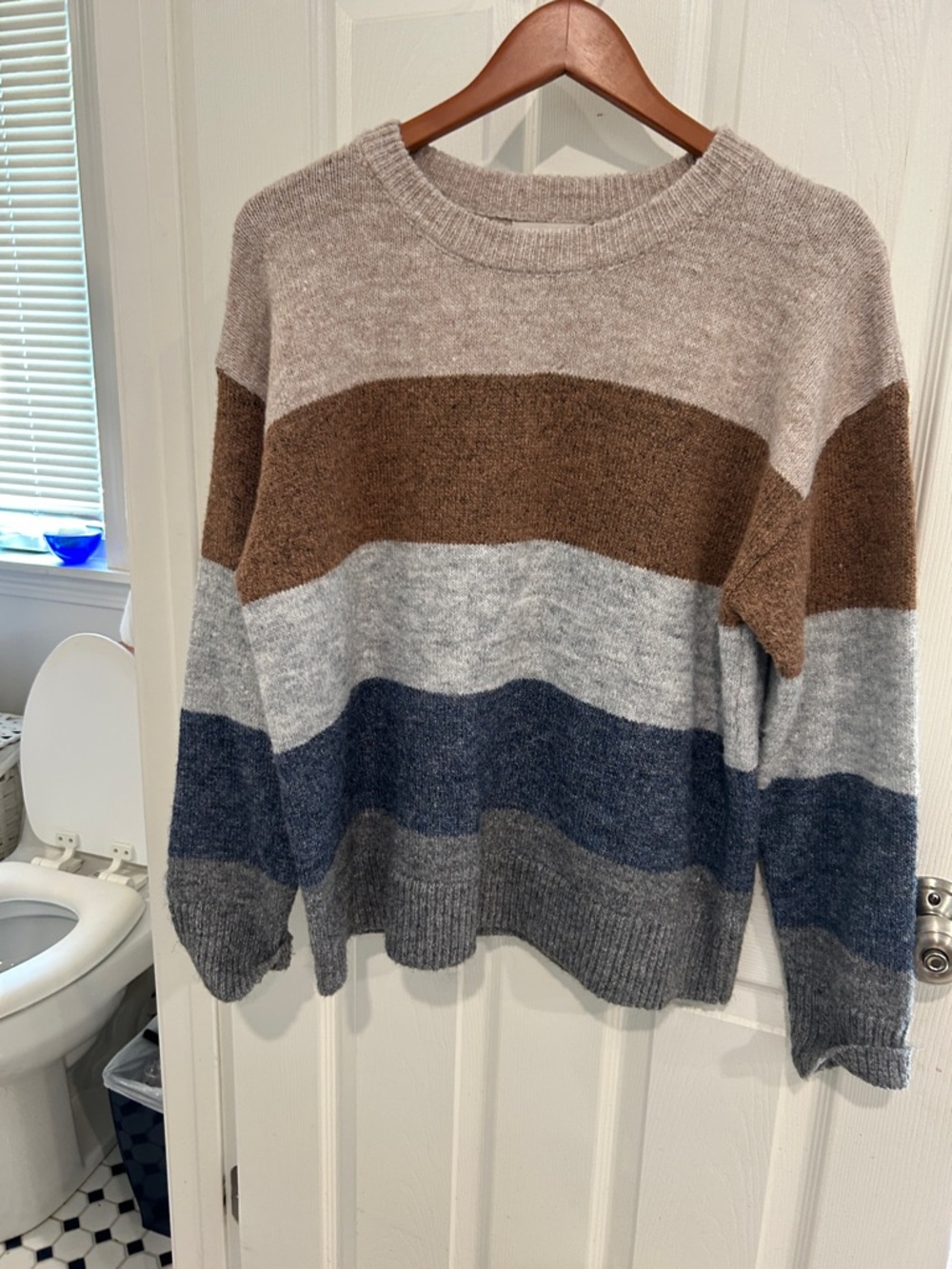 Multi color lightweight sweater. Reposhing.